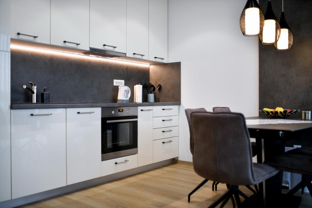 Crowonder Apartments & Rooms Oaza With Heated Swimming Pool And Sauna Turanj Extérieur photo