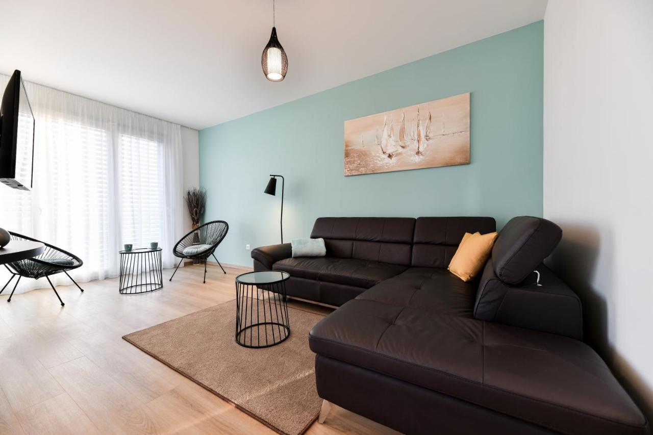 Crowonder Apartments & Rooms Oaza With Heated Swimming Pool And Sauna Turanj Extérieur photo