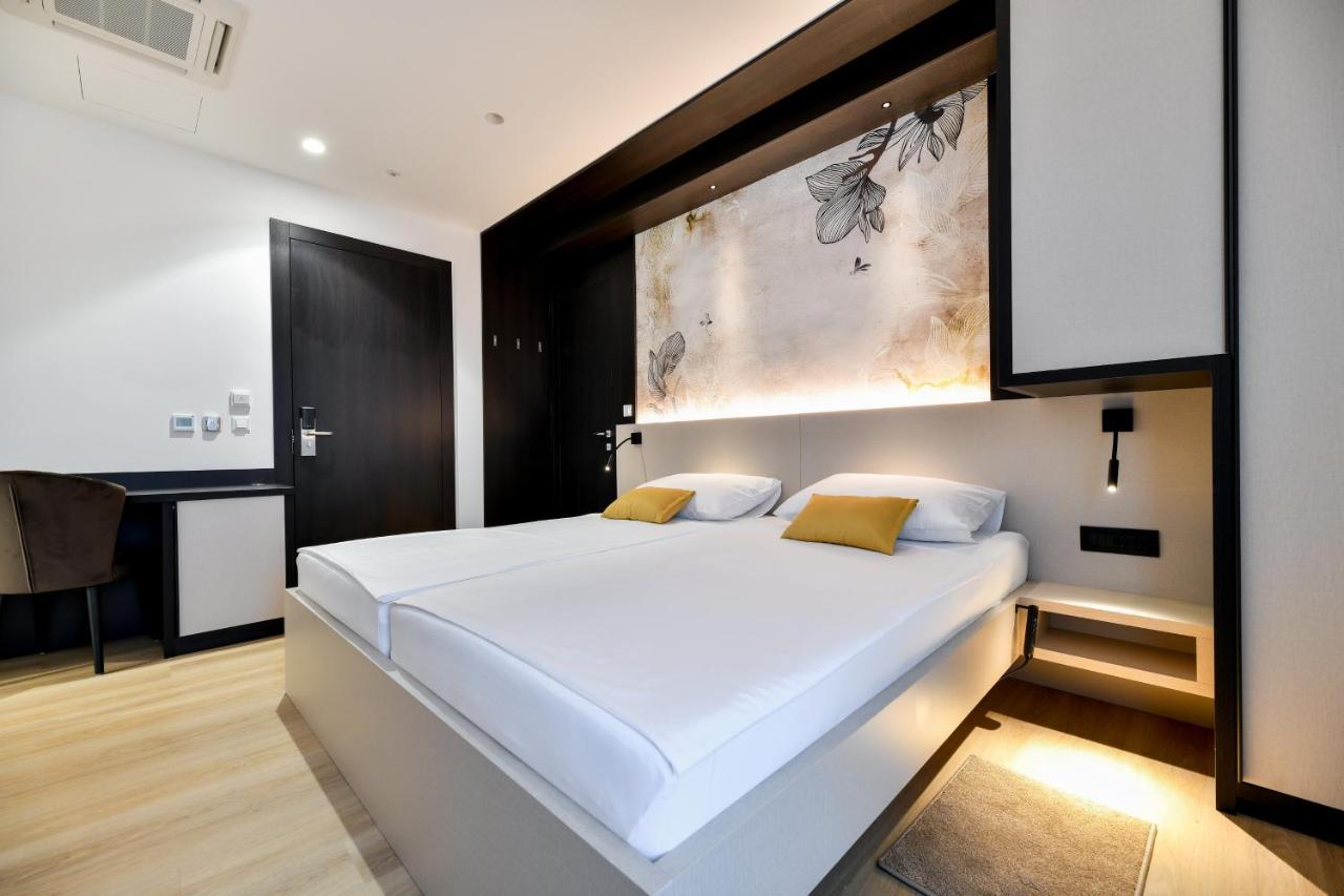 Crowonder Apartments & Rooms Oaza With Heated Swimming Pool And Sauna Turanj Extérieur photo