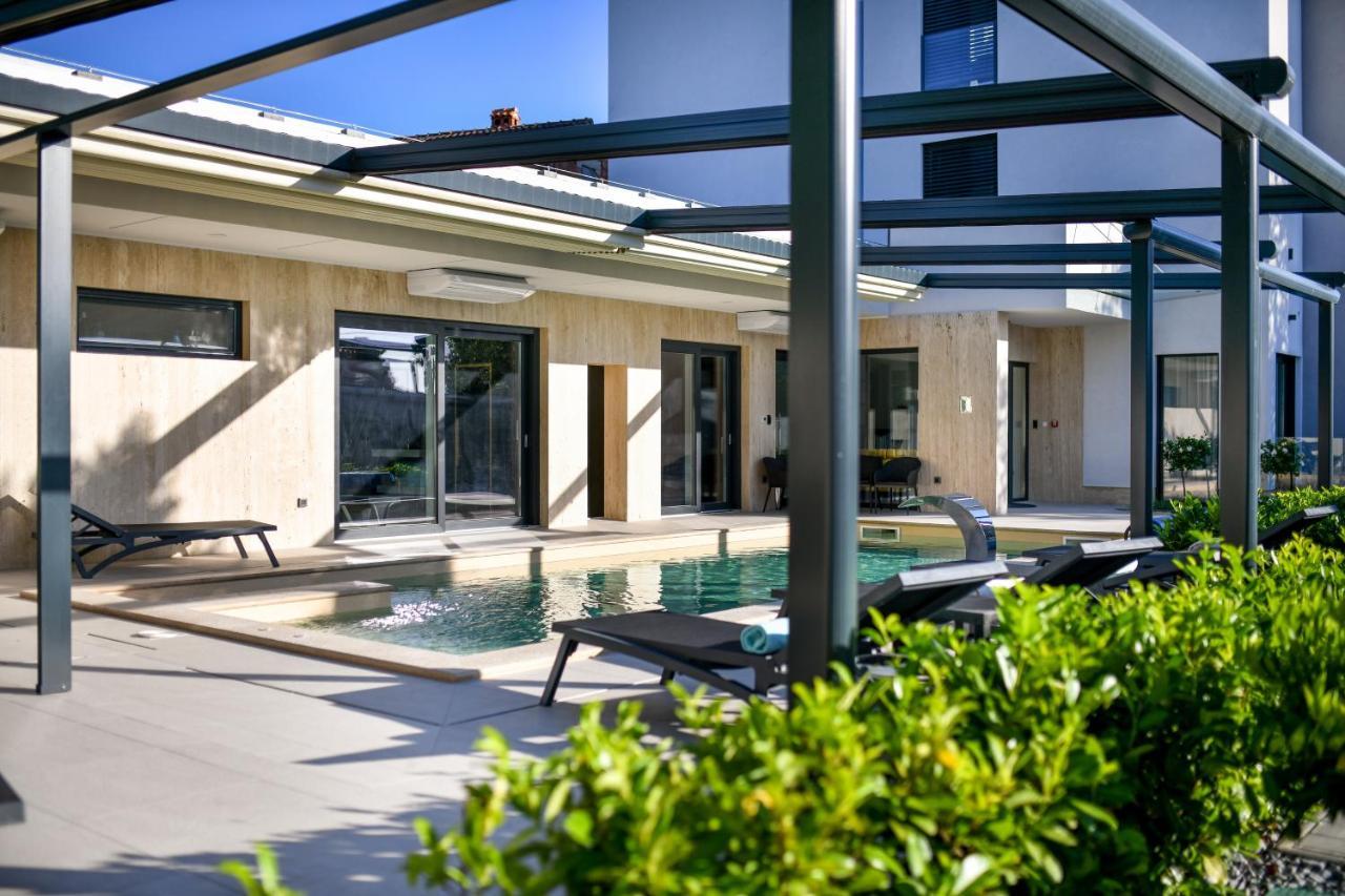 Crowonder Apartments & Rooms Oaza With Heated Swimming Pool And Sauna Turanj Extérieur photo