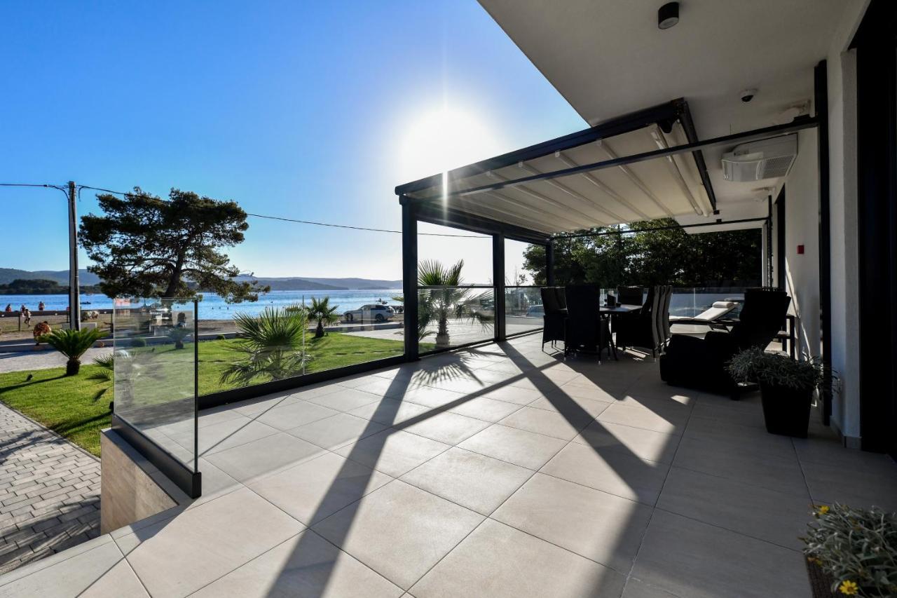 Crowonder Apartments & Rooms Oaza With Heated Swimming Pool And Sauna Turanj Extérieur photo