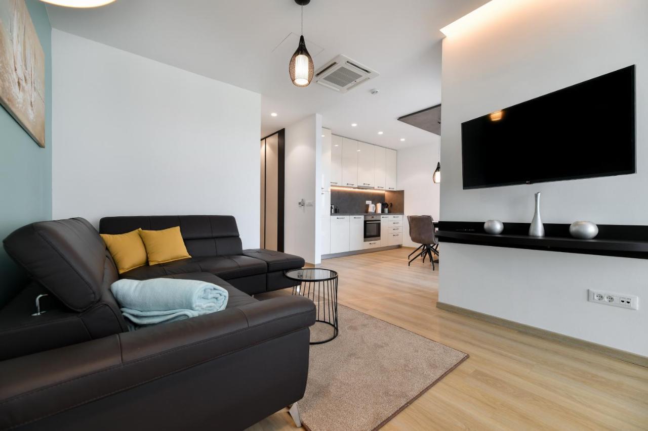 Crowonder Apartments & Rooms Oaza With Heated Swimming Pool And Sauna Turanj Extérieur photo