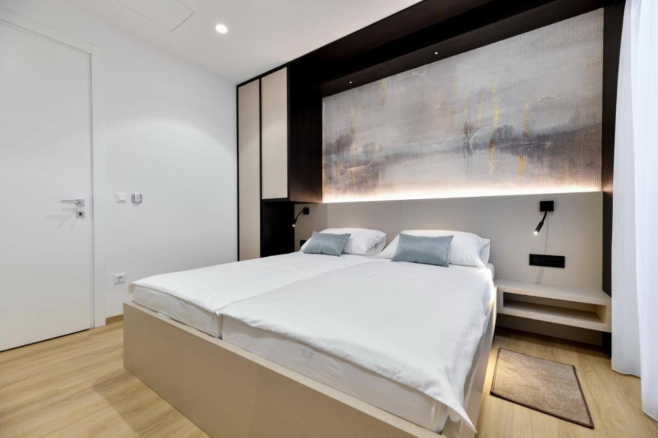 Crowonder Apartments & Rooms Oaza With Heated Swimming Pool And Sauna Turanj Extérieur photo