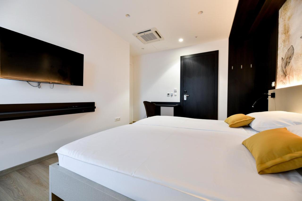 Crowonder Apartments & Rooms Oaza With Heated Swimming Pool And Sauna Turanj Extérieur photo