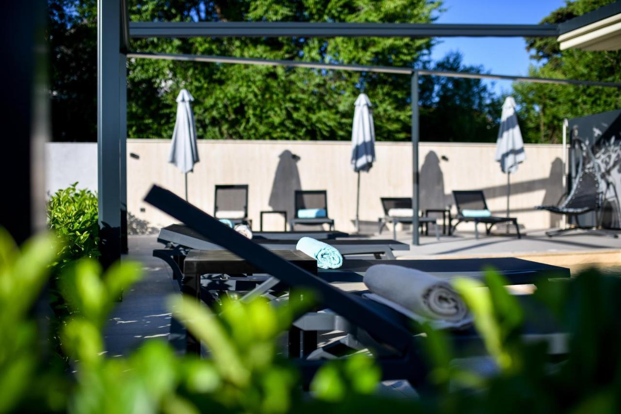 Crowonder Apartments & Rooms Oaza With Heated Swimming Pool And Sauna Turanj Extérieur photo