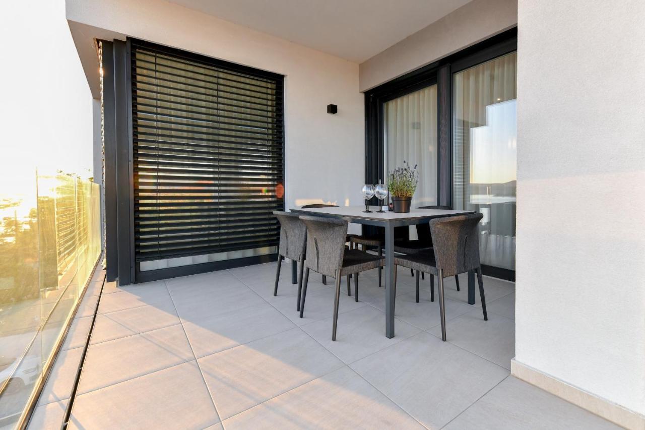 Crowonder Apartments & Rooms Oaza With Heated Swimming Pool And Sauna Turanj Extérieur photo