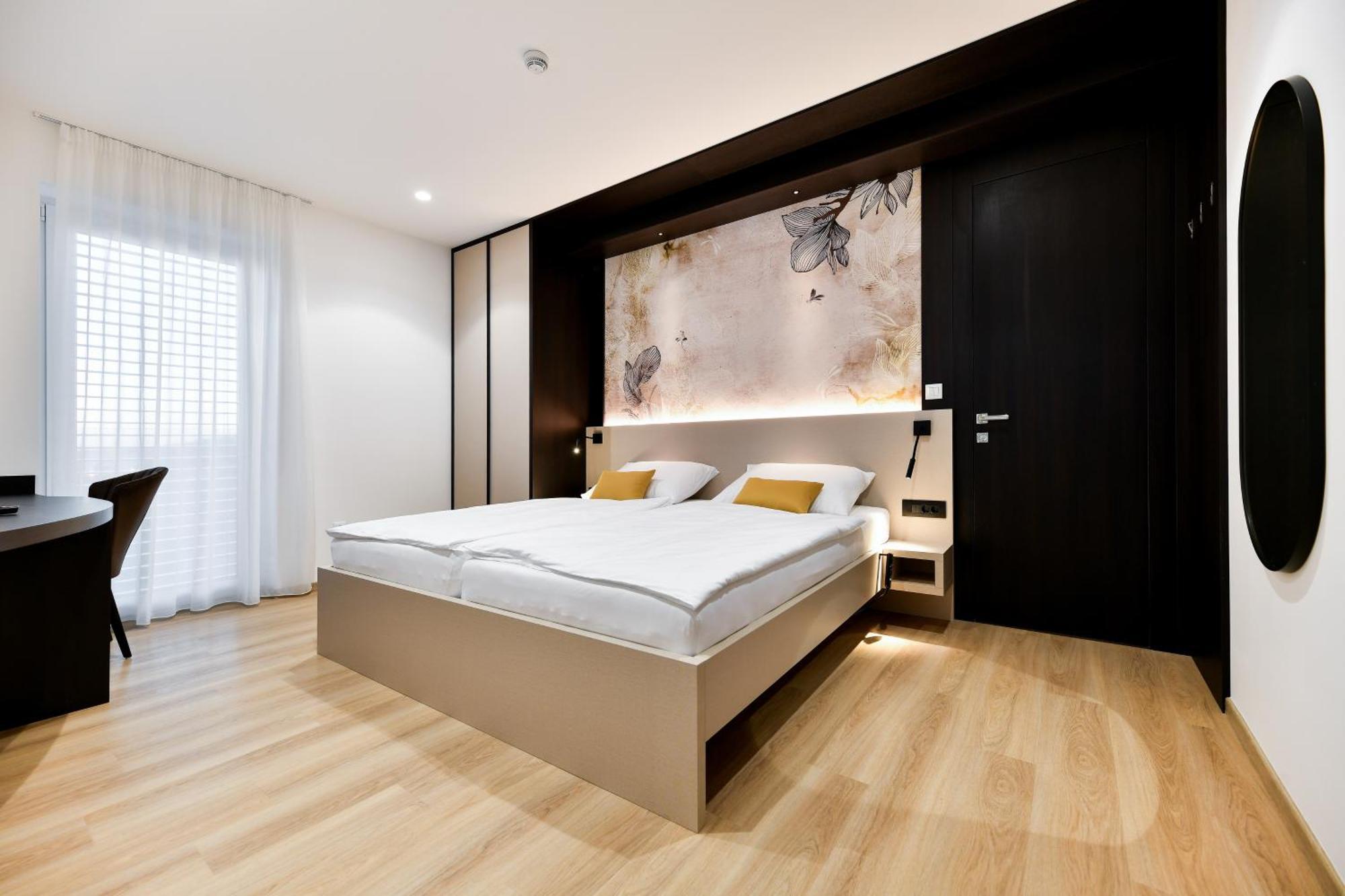 Crowonder Apartments & Rooms Oaza With Heated Swimming Pool And Sauna Turanj Extérieur photo