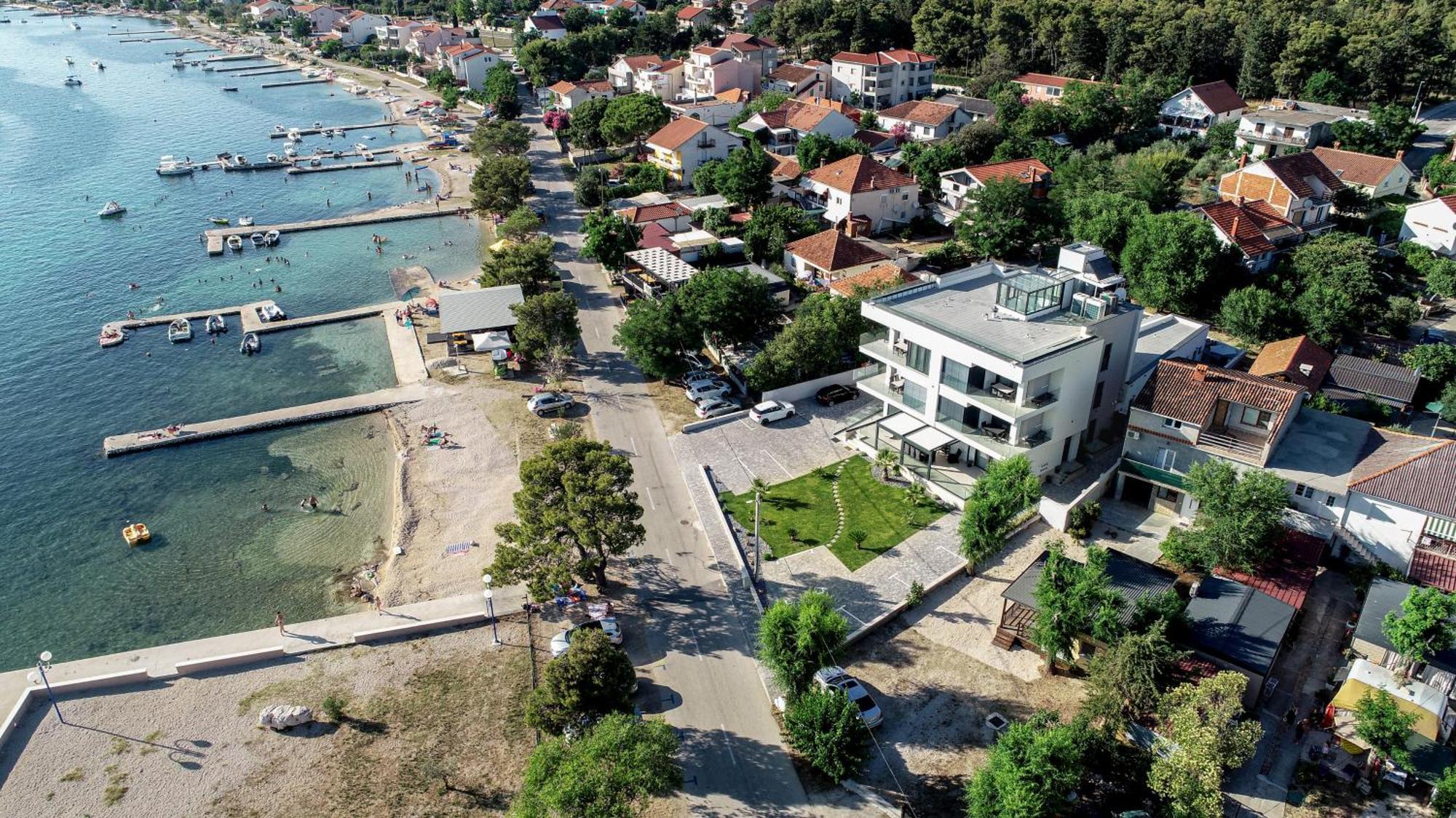 Crowonder Apartments & Rooms Oaza With Heated Swimming Pool And Sauna Turanj Extérieur photo